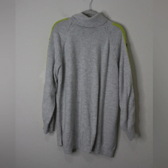 Apt 9 Women's Turtleneck Sweater - Gray/Neon Yellow - Size XL - Button Detail - Picture 4 of 6